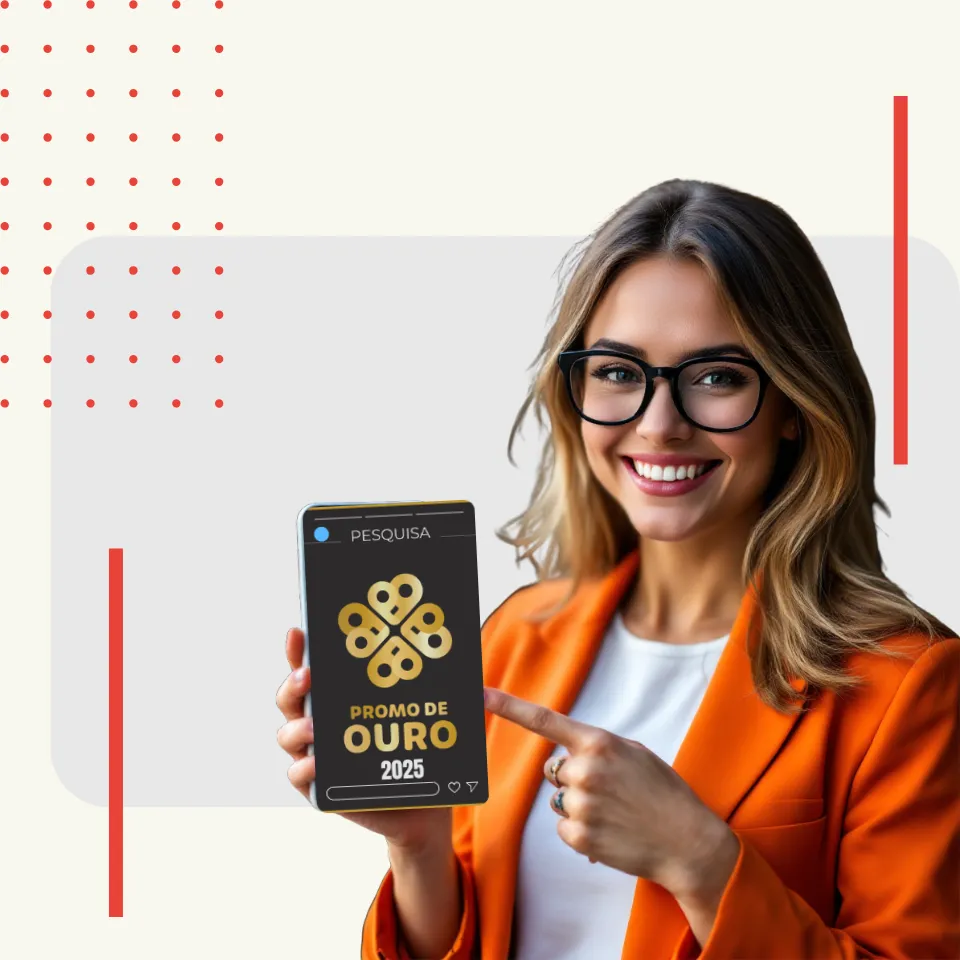 Mulher jovem apontando para tablet com a Pesquisa Promo de Ouro 2025